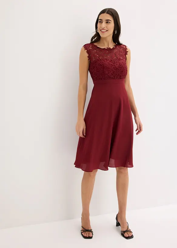 Minikleid mit Spitze in rot von vorne (Totalaufnahme) - bonprix