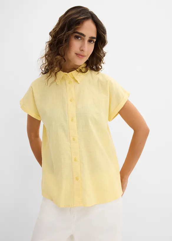 Baumwoll-Bluse mit Lochstickerei in gelb von vorne (im Anschnitt) - bonprix