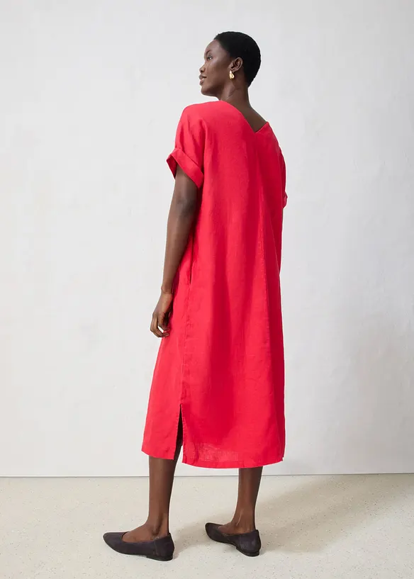 Kaftan-Kleid aus reinem Leinen in rot von hinten (Totalaufnahme) - bonprix