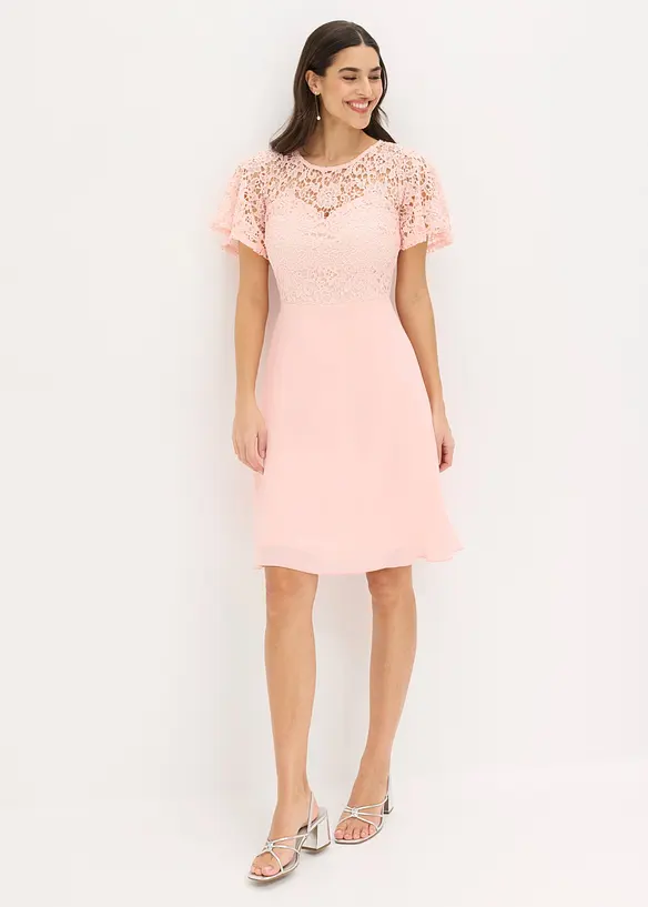 Spitzenkleid in rosa von vorne (Totalaufnahme) - bonprix