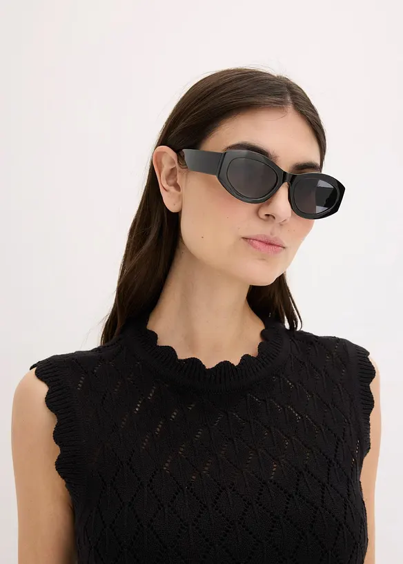 Sonnenbrille in Butterflyform in schwarz von vorne (im Anschnitt) - bonprix