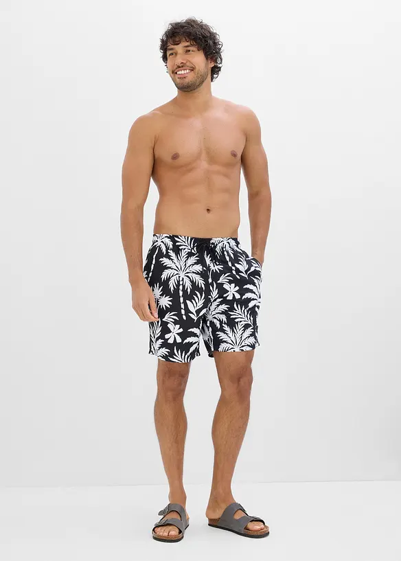 Badeshorts mit seitlichen Taschen in schwarz von vorne (Totalaufnahme) - bonprix Badeshorts mit seitlichen Taschen in schwarz von vorne (Totalaufnahme) - bonprix