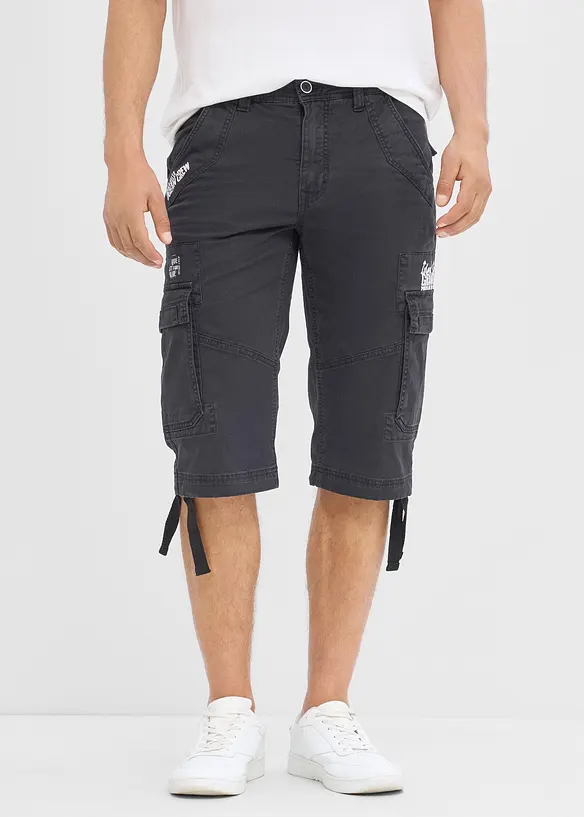 Long-Bermuda mit Cargotaschen in Regular-Fit in schwarz von vorne - bonprix