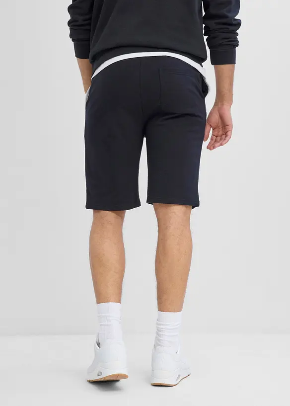 Sweat-Bermuda aus Baumwolle in Regular Fit in schwarz von hinten - bonprix