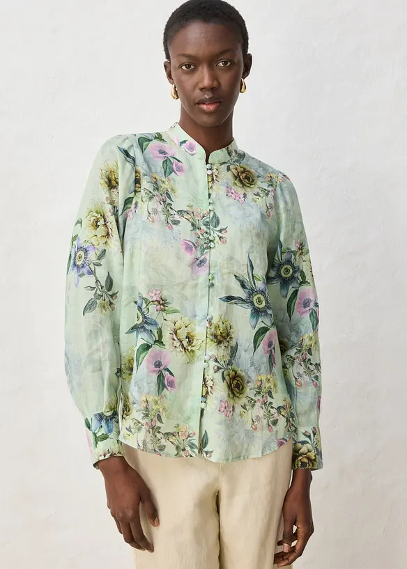 Volantsbluse aus kühlender Ramie-Qualität in grün von vorne (im Anschnitt) - bonprix Volantsbluse aus kühlender Ramie-Qualität in grün von vorne (im Anschnitt) - bonprix