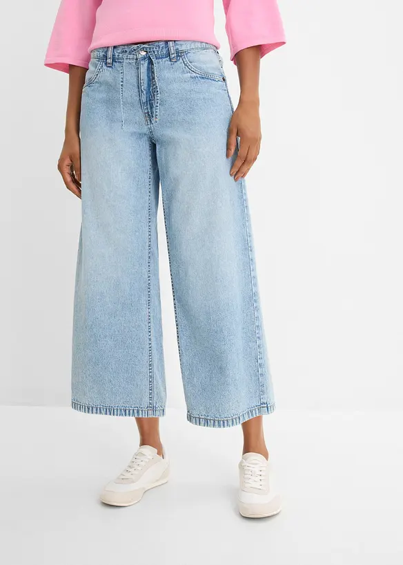 Wide-Leg-Jeans, cropped in blau von vorne - bonprix