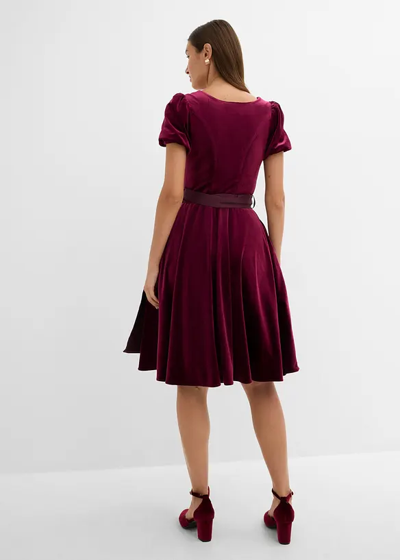 Dirndl und Schürze (2-tlg.Set) in rot von hinten (Totalaufnahme) - bonprix Dirndl und Schürze (2-tlg.Set) in rot von hinten (Totalaufnahme) - bonprix