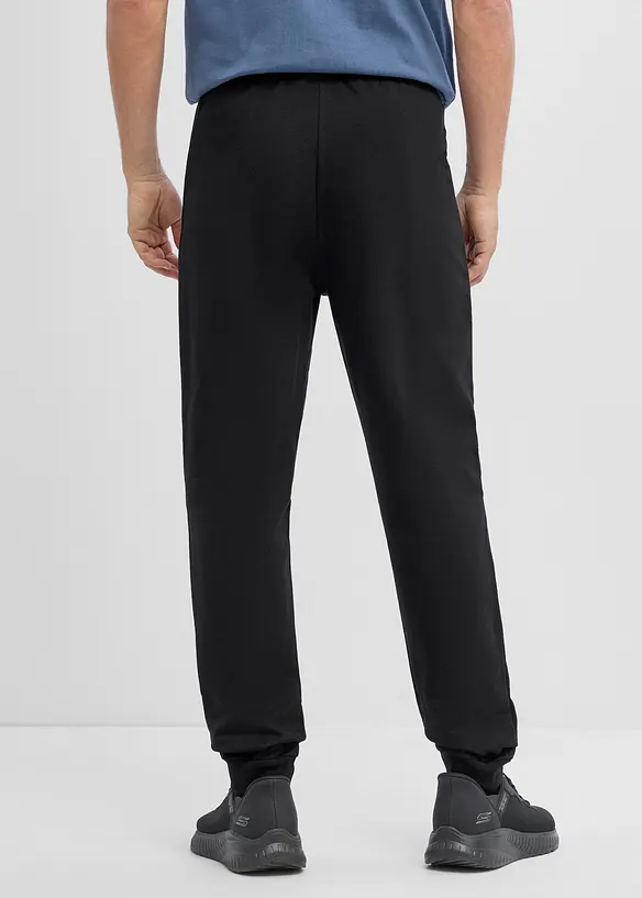 Jogginghose mit sportivem Druck aus reiner Baumwolle in schwarz von hinten - bonprix Jogginghose mit sportivem Druck aus reiner Baumwolle in schwarz von hinten - bonprix