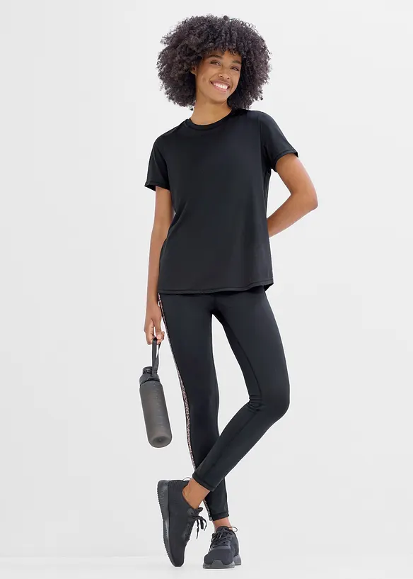 Ultraleichtes Sport-Top mit Mesheinsatz, schnelltrocknend in schwarz im Look von vorne (Totalaufnahme) - bonprix Ultraleichtes Sport-Top mit Mesheinsatz, schnelltrocknend in schwarz im Look von vorne (Totalaufnahme) - bonprix
