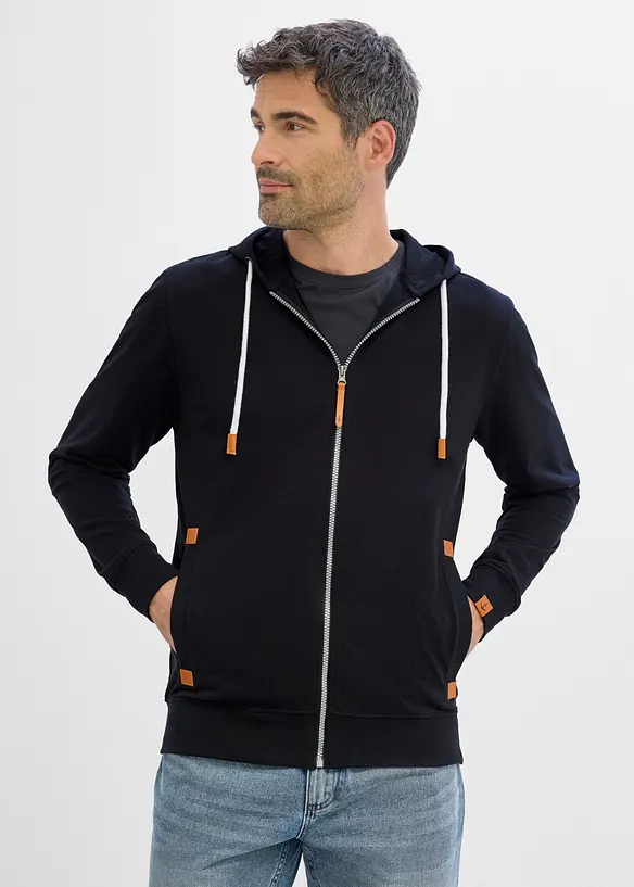 Kapuzen-Sweatjacke mit Lederimitat-Details in schwarz von vorne (im Anschnitt) - bonprix