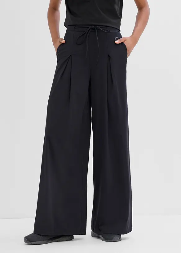 Ultraleichte Sporthose mit Zierfalten, schnelltrocknend in schwarz von vorne - bonprix Ultraleichte Sporthose mit Zierfalten, schnelltrocknend in schwarz von vorne - bonprix