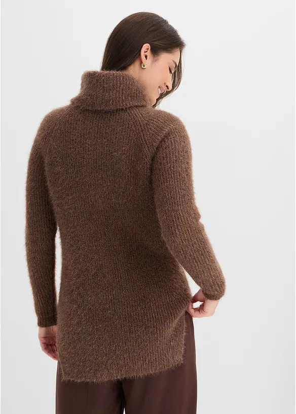 Oversize-Rollkragenpullover in braun von hinten (im Anschnitt) - bonprix