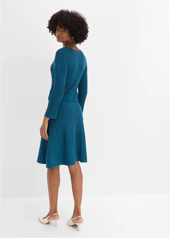 Strickkleid mit Ajourmuster in petrol von hinten (Totalaufnahme) - bonprix