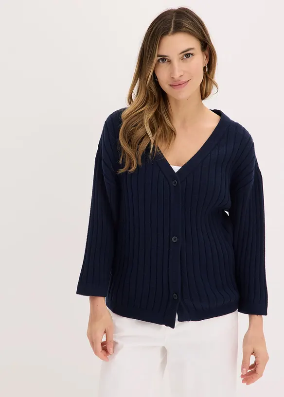 Strickjacke aus Viskose-Mix in blau von vorne (im Anschnitt) - bonprix Strickjacke aus Viskose-Mix in blau von vorne (im Anschnitt) - bonprix