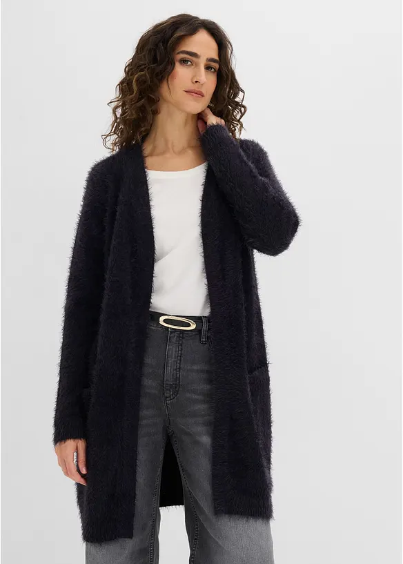 Longstrickjacke in Flauschoptik in schwarz von vorne (im Anschnitt) - bonprix Longstrickjacke in Flauschoptik in schwarz von vorne (im Anschnitt) - bonprix