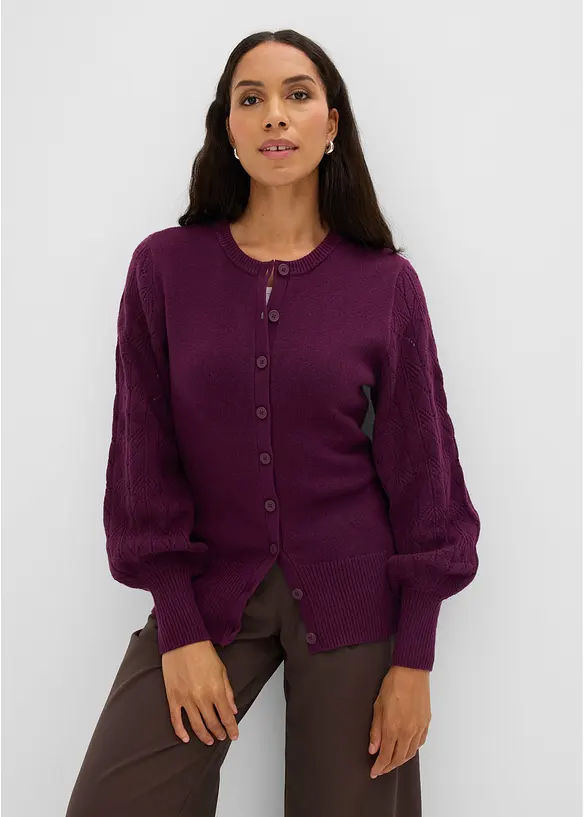 Ajour-Strickjacke in lila von vorne (im Anschnitt) - bonprix