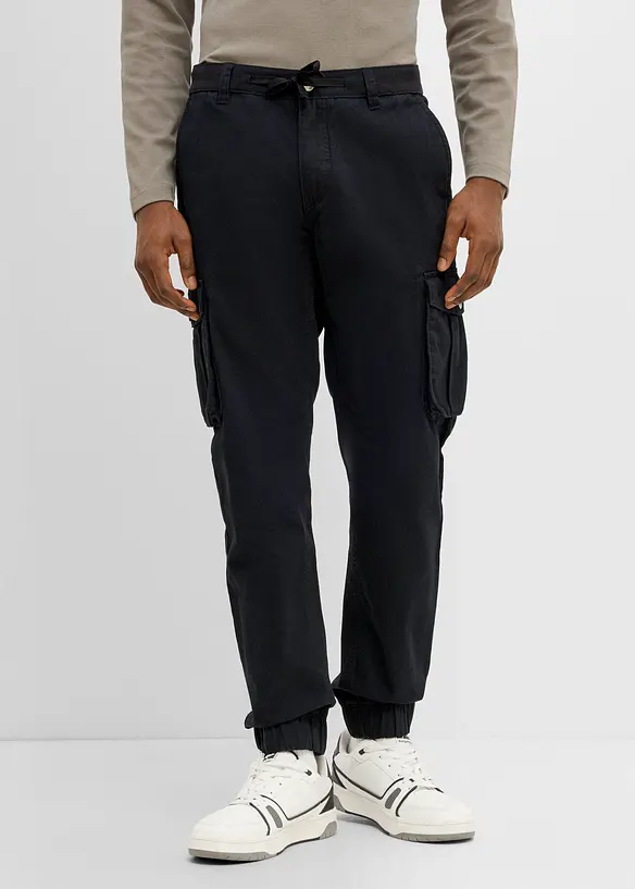 Regular Fit Cargohose aus reiner Baumwolle, Tapered in schwarz von vorne - bonprix Regular Fit Cargohose aus reiner Baumwolle, Tapered in schwarz von vorne - bonprix