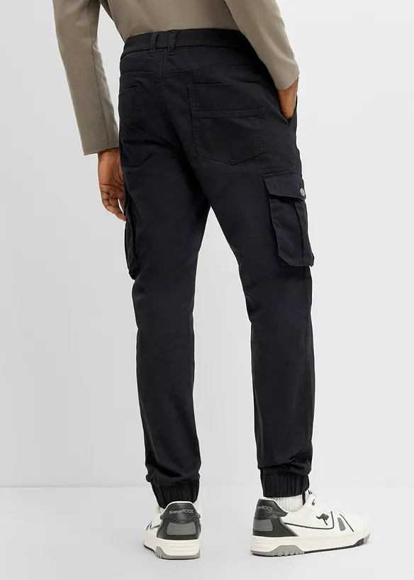 Regular Fit Cargohose aus reiner Baumwolle, Tapered in schwarz von hinten - bonprix Regular Fit Cargohose aus reiner Baumwolle, Tapered in schwarz von hinten - bonprix