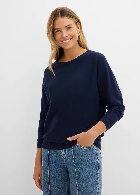 Pullover mit Fledermausärmeln in blau von vorne (im Anschnitt) - bonprix