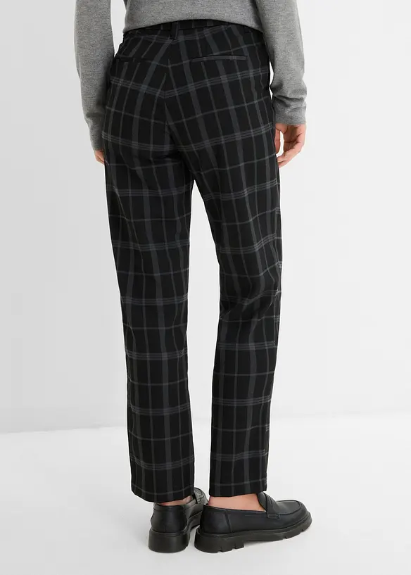 Chinohose aus Viskose-Mix in schwarz von hinten - bonprix