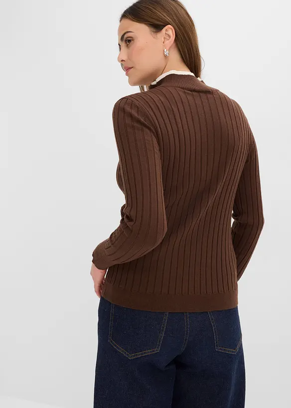 Gerippter Feinstrickpullover mit Viskose in 2 in 1 Optik in braun von hinten (im Anschnitt) - bonprix Gerippter Feinstrickpullover mit Viskose in 2 in 1 Optik in braun von hinten (im Anschnitt) - bonprix
