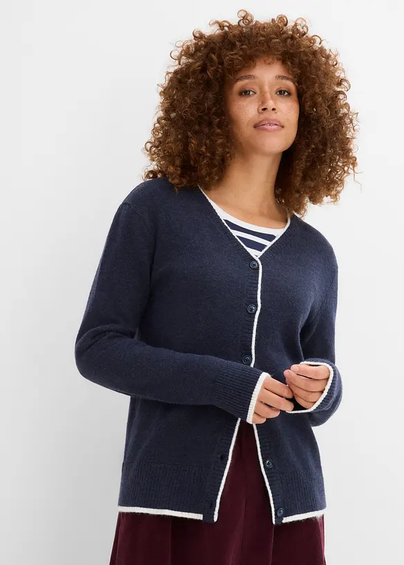 Strickjacke in blau von vorne (im Anschnitt) - bonprix Strickjacke in blau von vorne (im Anschnitt) - bonprix