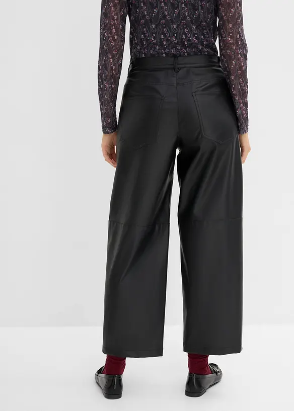 Lederimitat-Hose in Barrelform in schwarz von hinten - bonprix