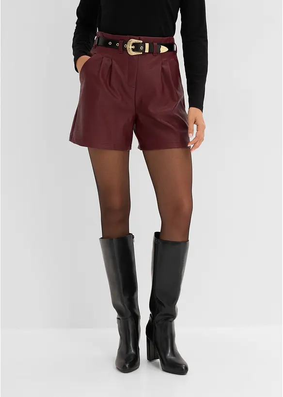 Lederimitat-Shorts mit Gürtel in rot von vorne - bonprix Lederimitat-Shorts mit Gürtel in rot von vorne - bonprix