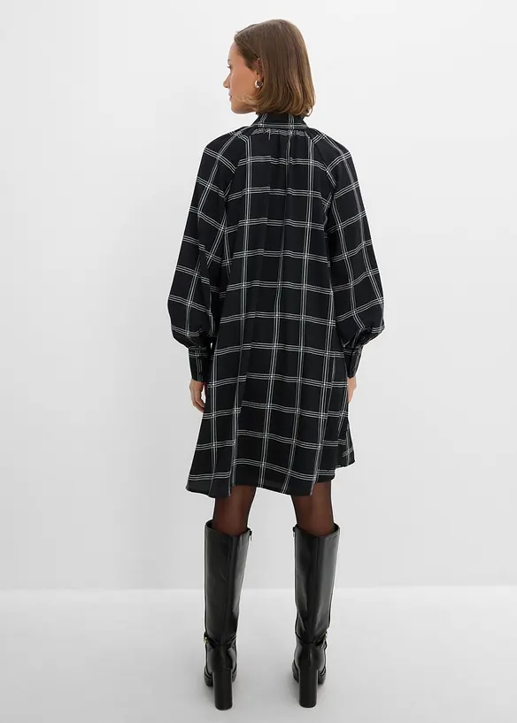 Blusenkleid mit Schluppenkragen in schwarz von hinten (Totalaufnahme) - bonprix