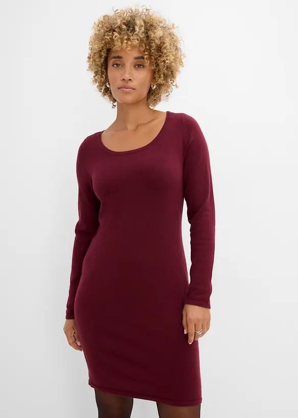 Strickkleid mit legerem Schnitt in rot von vorne (Totalaufnahme) - bonprix Strickkleid mit legerem Schnitt in rot von vorne (Totalaufnahme) - bonprix