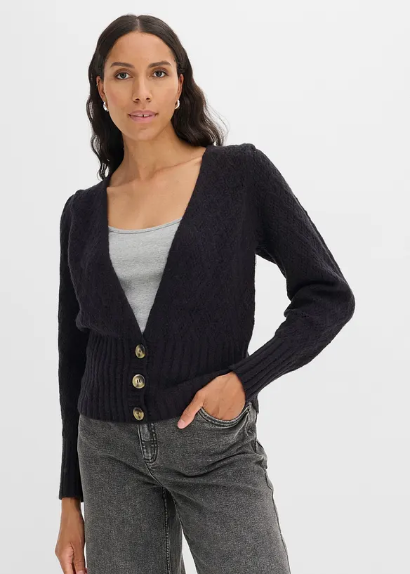 Feinstrickjacke in schwarz von vorne (im Anschnitt) - bonprix