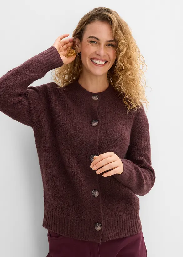 Strickjacke in lila von vorne (im Anschnitt) - bonprix Strickjacke in lila von vorne (im Anschnitt) - bonprix