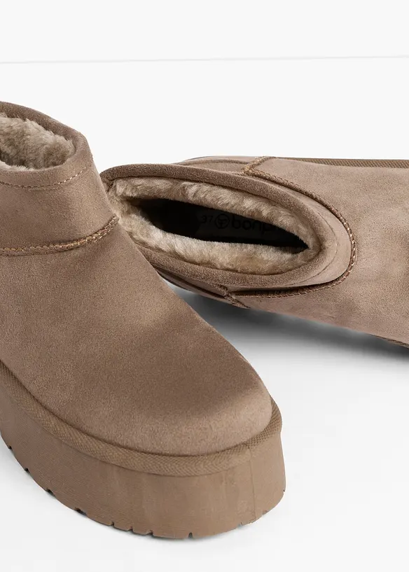 Gefütterte Plateau-Boots in braun - bonprix