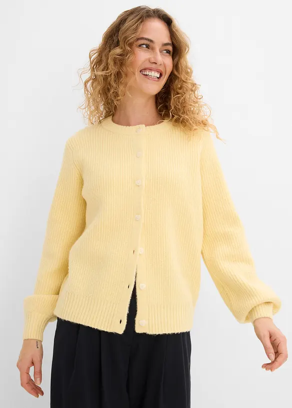 Strickjacke mit Herzknöpfen in gelb von vorne (im Anschnitt) - bonprix Strickjacke mit Herzknöpfen in gelb von vorne (im Anschnitt) - bonprix