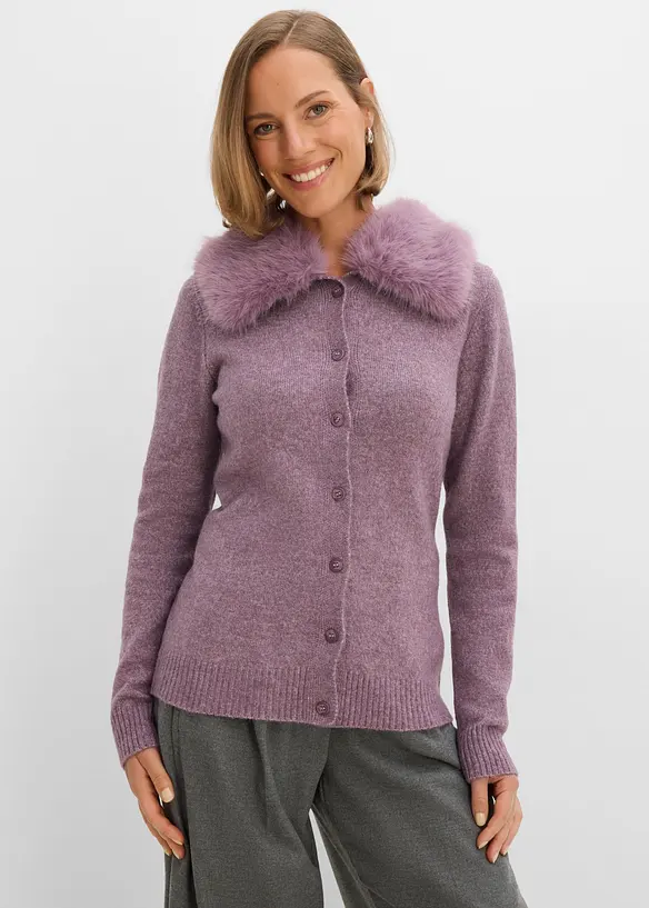 Taillierte Strickjacke mit Kunstfellkragen in lila von vorne (im Anschnitt) - bonprix