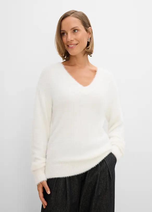 Pullover in Plüschoptik mit Viskose in weiß von vorne (im Anschnitt) - bonprix