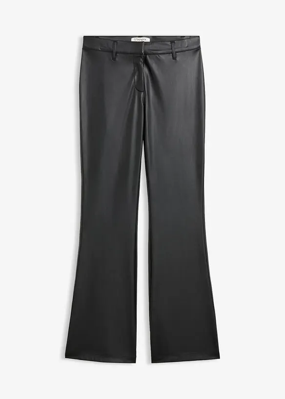 Lederimitat-Hose mit ausgestelltem Bein in schwarz von vorne - bonprix