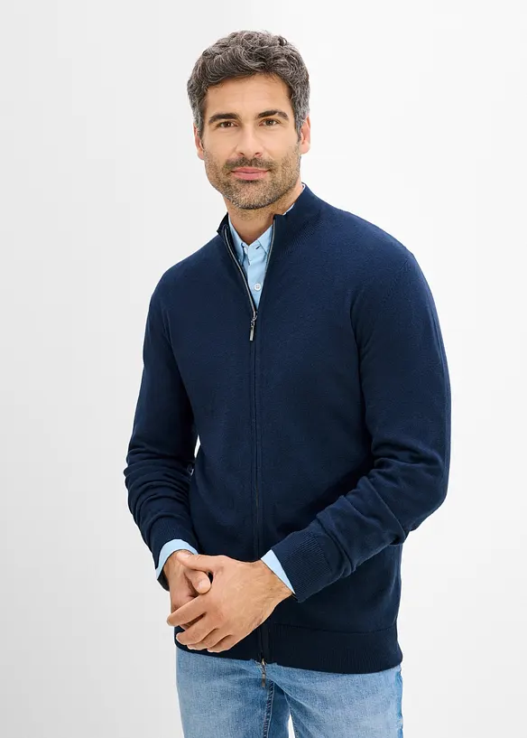 Feinstrickjacke mit edler Merinowolle in blau von vorne (im Anschnitt) - bonprix