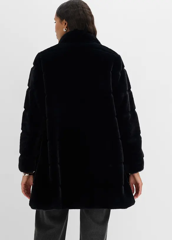 Fellimitat-Mantel mit hohem Kragen in schwarz von hinten (Totalaufnahme) - bonprix