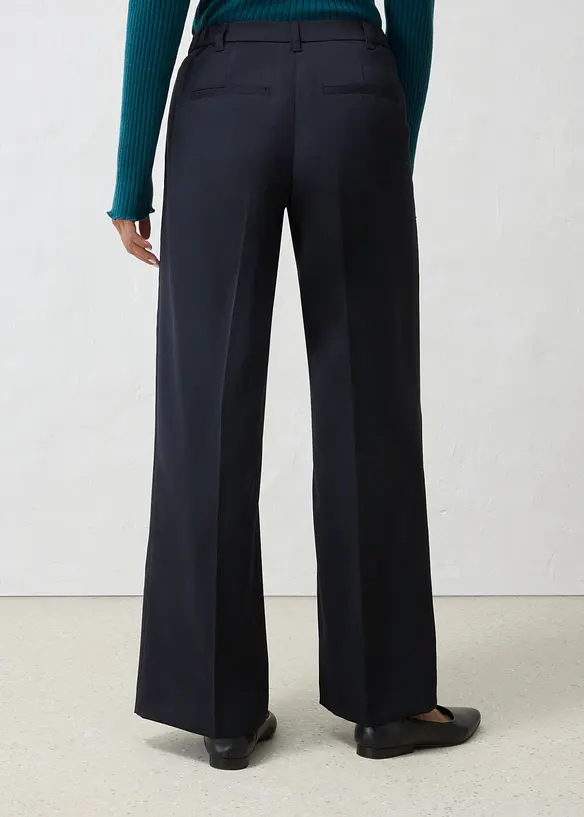 Gerade Anzugshose aus weichem Wollgemisch in schwarz von hinten - bonprix