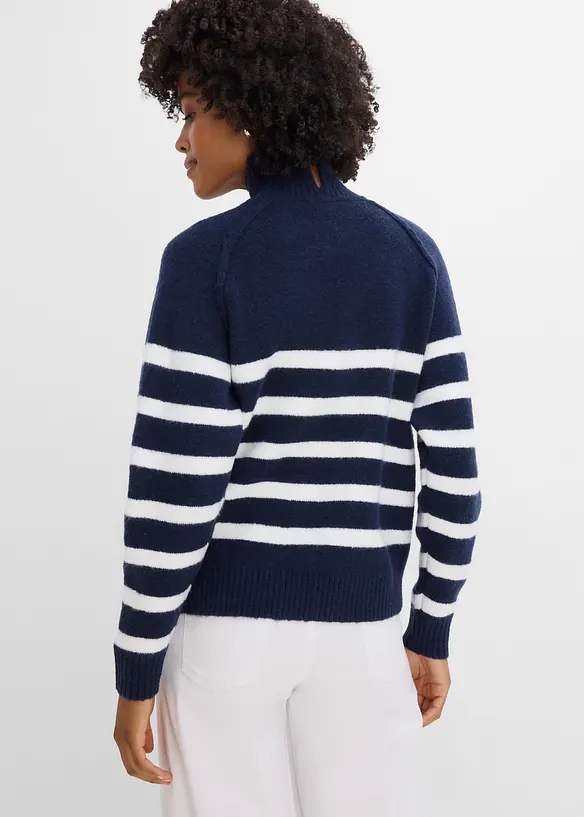 Lockerer Strickpullover mit Rollkragen in blau von hinten (im Anschnitt) - bonprix