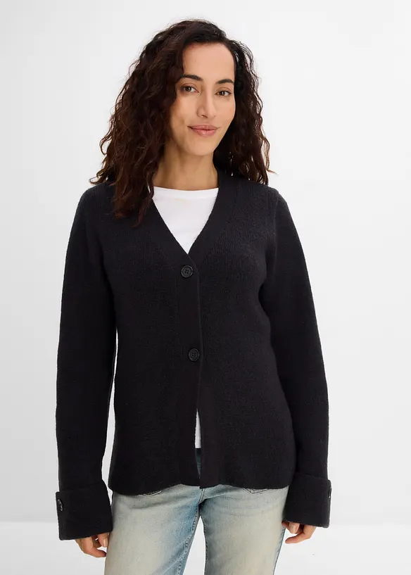Taillierte Feinstrickjacke in schwarz von vorne (im Anschnitt) - bonprix Taillierte Feinstrickjacke in schwarz von vorne (im Anschnitt) - bonprix