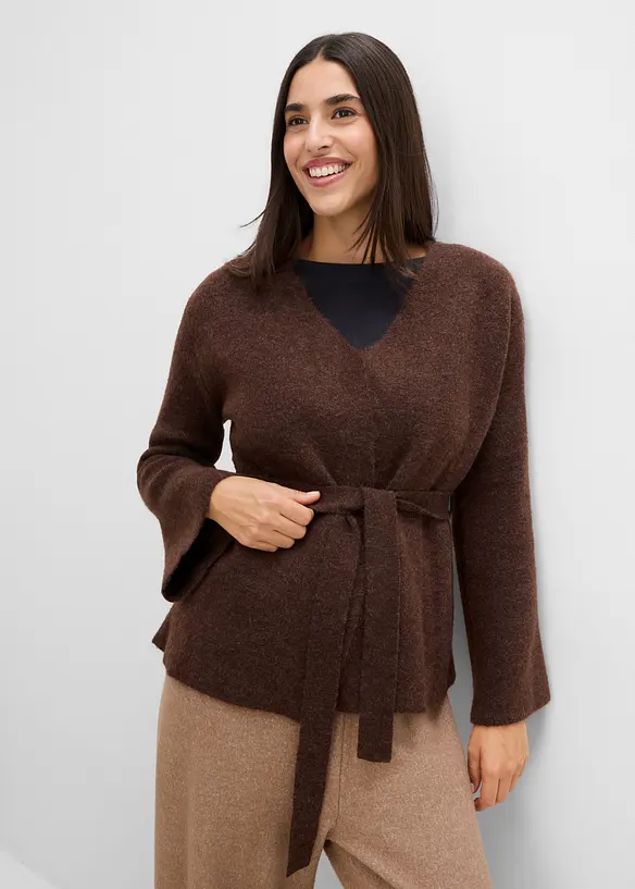 Strickjacke mit Bindegürtel in braun von vorne (im Anschnitt) - bonprix Strickjacke mit Bindegürtel in braun von vorne (im Anschnitt) - bonprix