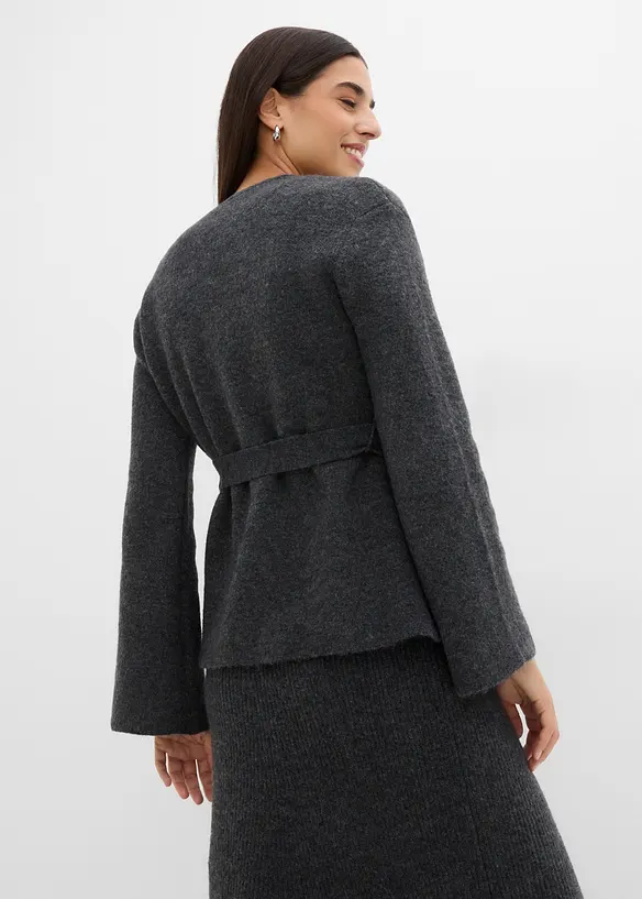 Strickjacke mit Bindegürtel in grau von hinten (im Anschnitt) - bonprix Strickjacke mit Bindegürtel in grau von hinten (im Anschnitt) - bonprix