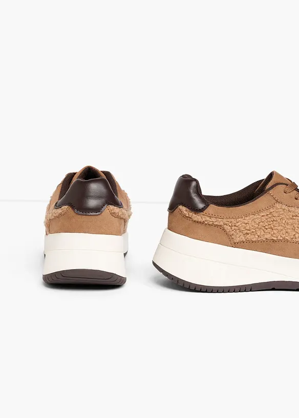 Chunky Sneaker mit Fellimitat-Details in braun - bonprix