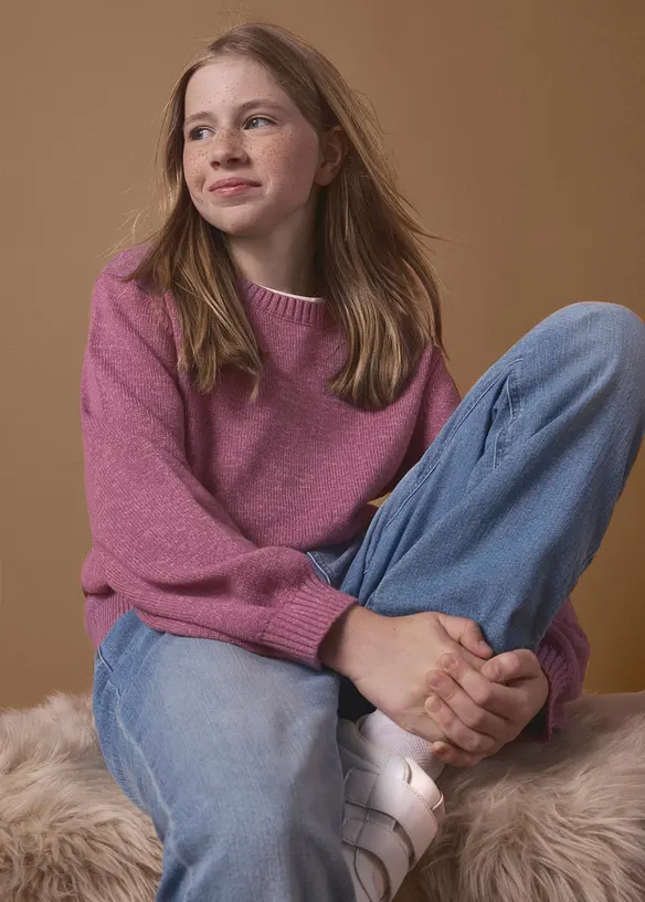 Grobstrick-Pullover mit Wollanteil in lila von vorne (im Anschnitt) - bonprix