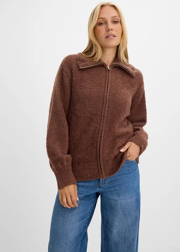 Bouclé-Strickjacke in braun von vorne (im Anschnitt) - bonprix