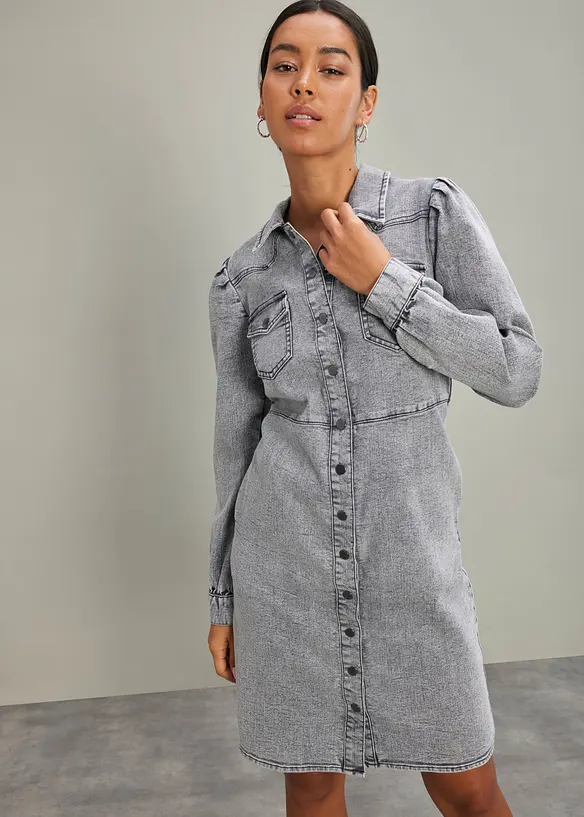 Kurzes Jeanskleid in grau von vorne (Totalaufnahme) - bonprix Kurzes Jeanskleid in grau von vorne (Totalaufnahme) - bonprix