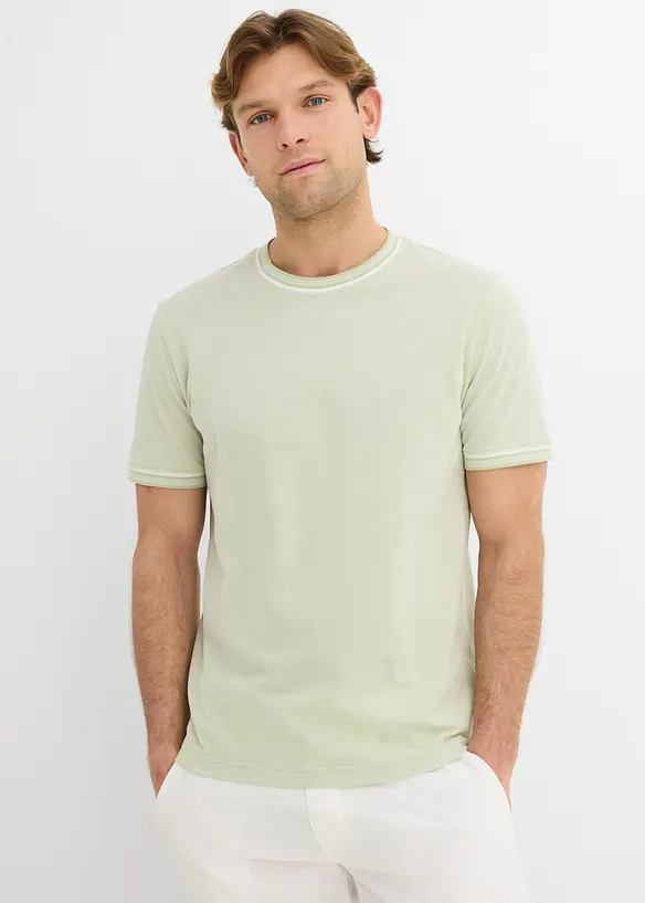 T-Shirt aus robustem Piqué in grün von vorne (im Anschnitt) - bonprix