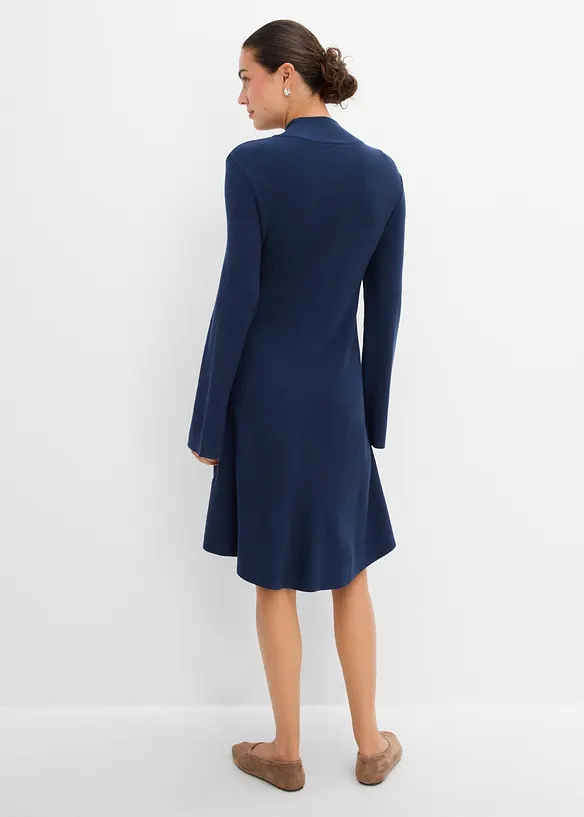 Strickkleid aus softem Viskose-Mix in blau von hinten (Totalaufnahme) - bonprix